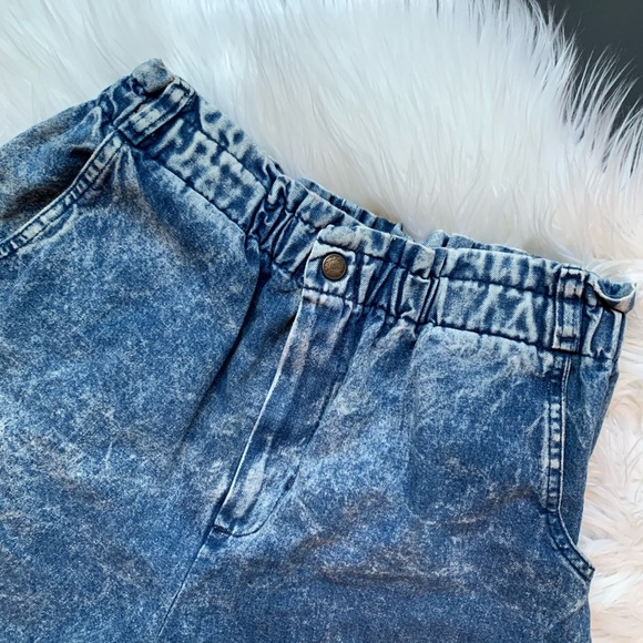 v i n t a g e :: Acid Wash High Rise Denim Shorts - Picture 2 of 7